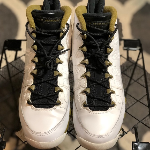 Jordan 9 Statue - Picture 2 of 5